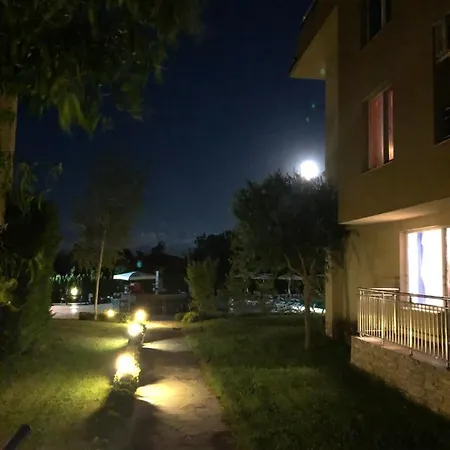 Tatiana Pines Apartment Obzor
